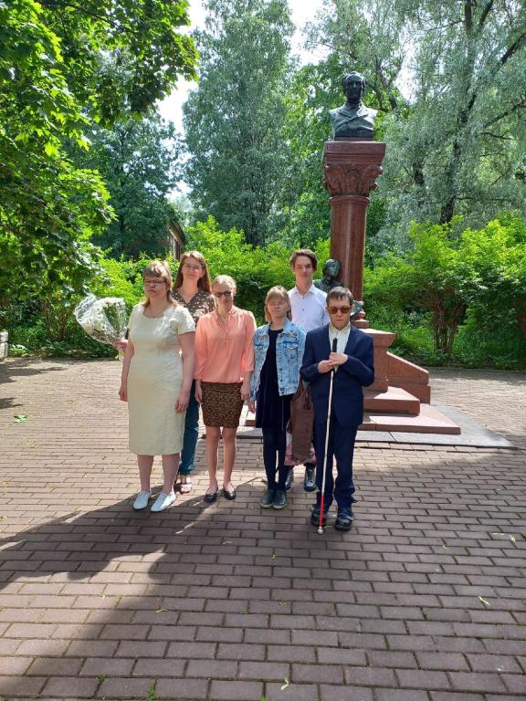 Выпускникам школы Грота вручили аттестаты! Выпускникам школы Грота вручили аттестаты!