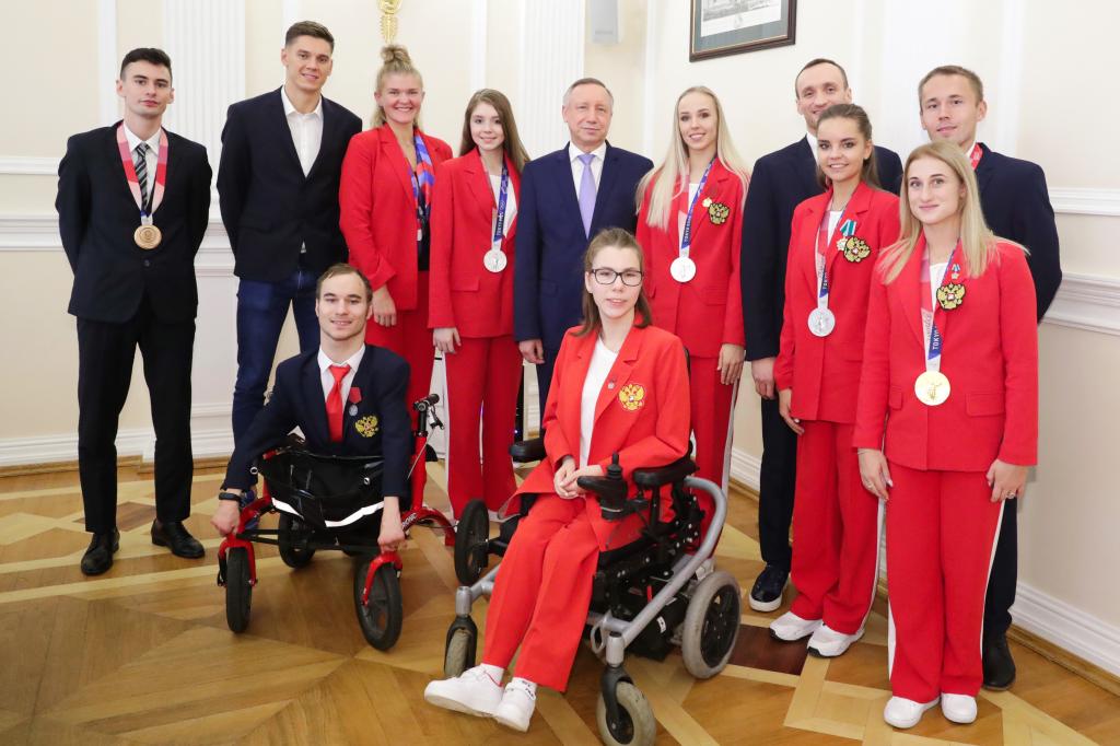 В Смольном прошла встреча Губернатора Александра Беглова с победителями и призерами Олимпийских и Паралимпийских игр