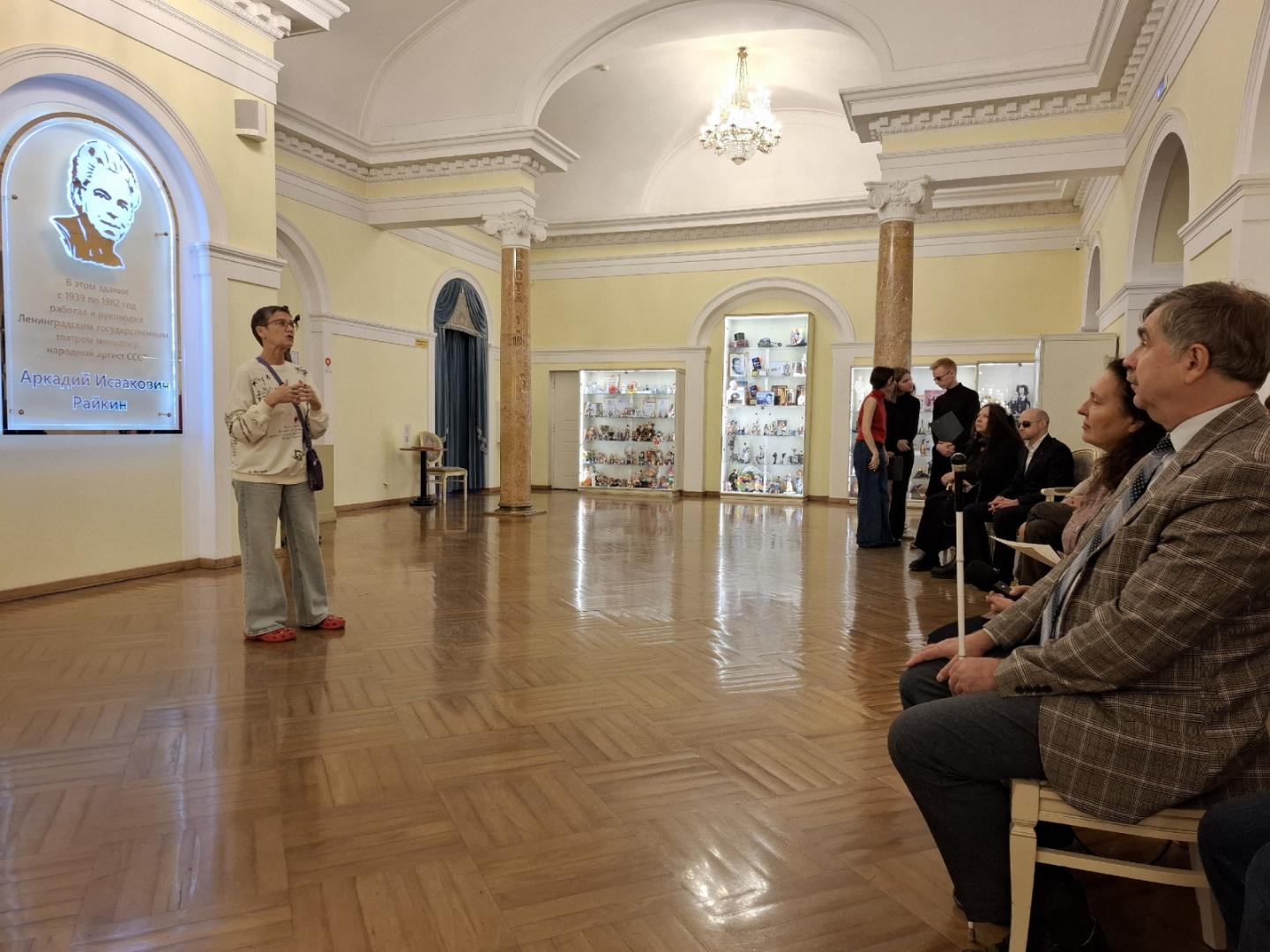 В рамках Фестиваля «ТЕАТРБЕЗГРАНИЦ» состоялась экскурсия по закулисью театра Эстрады им. Аркадия Райкина В рамках Фестиваля «ТЕАТРБЕЗГРАНИЦ» состоялась экскурсия по закулисью театра Эстрады им. Аркадия Райкина