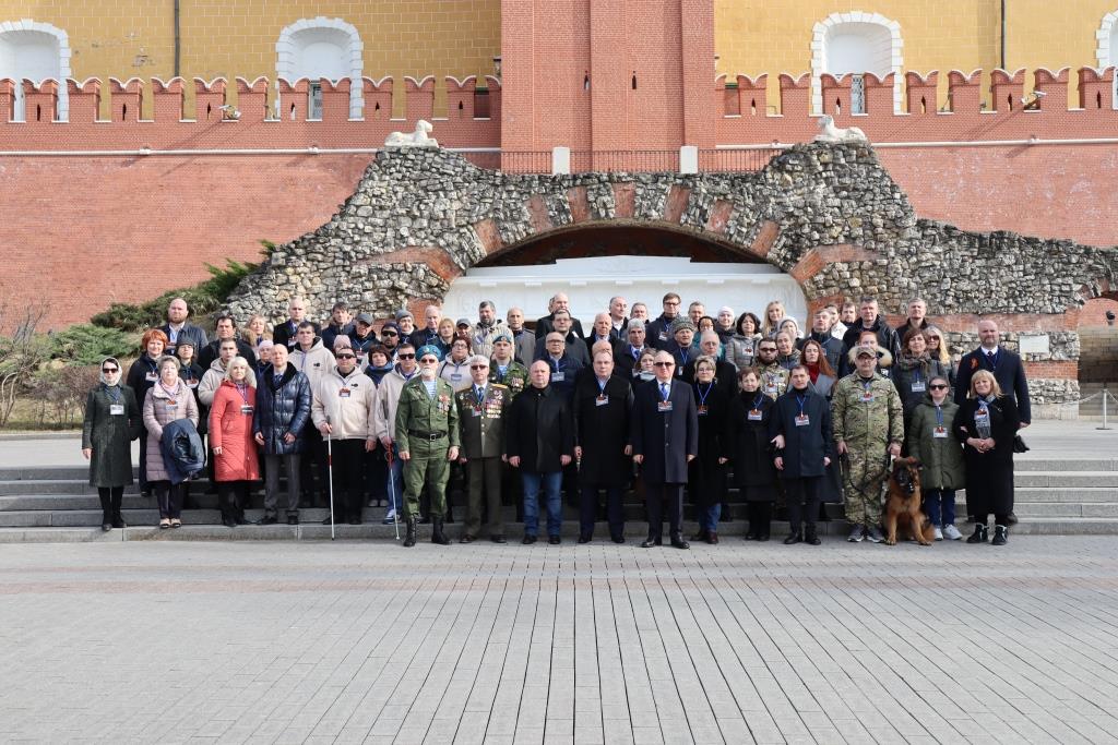 Представители СПб РО ВОС приняли участие в церемонии возложения цветов к мемориальному ансамблю «Могила Неизвестного Солдата» у Кремлёвской стены